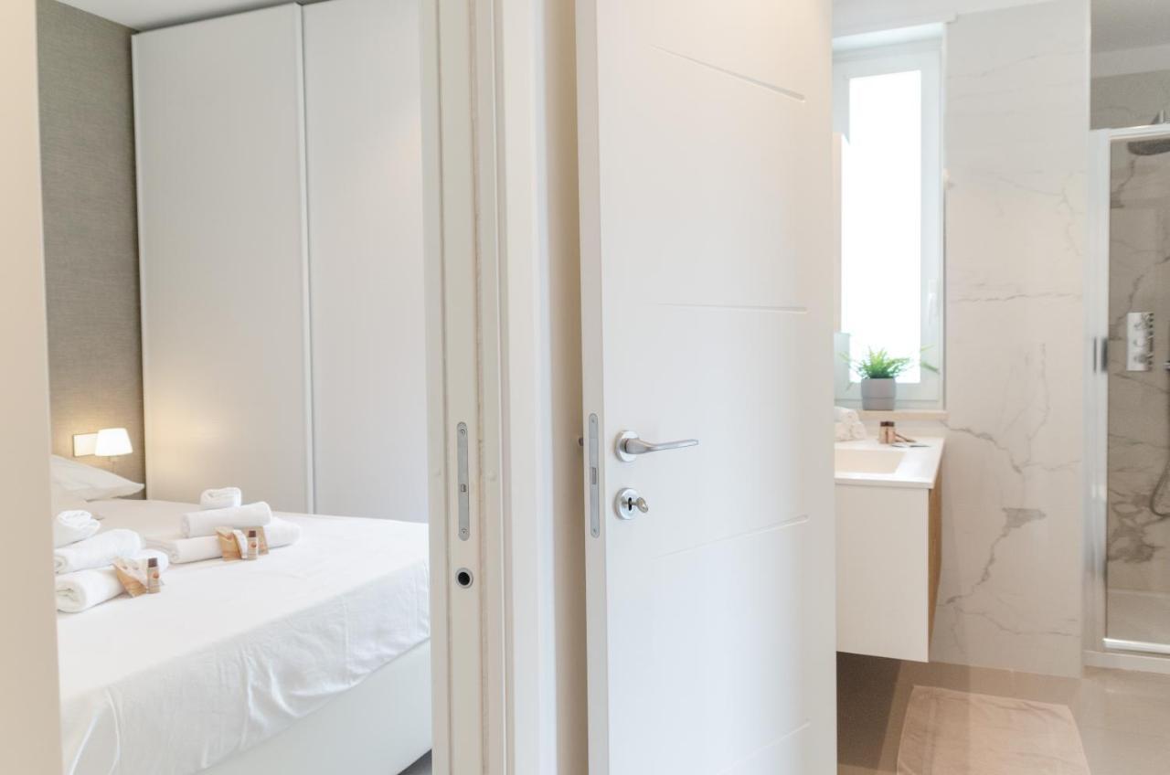 Apulialux Seaview Prestige Apt / Jacuzzi + Parking Apartment Полиняно а Маре Екстериор снимка
